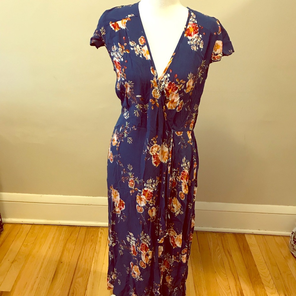 Short sleeve blue floral dress
